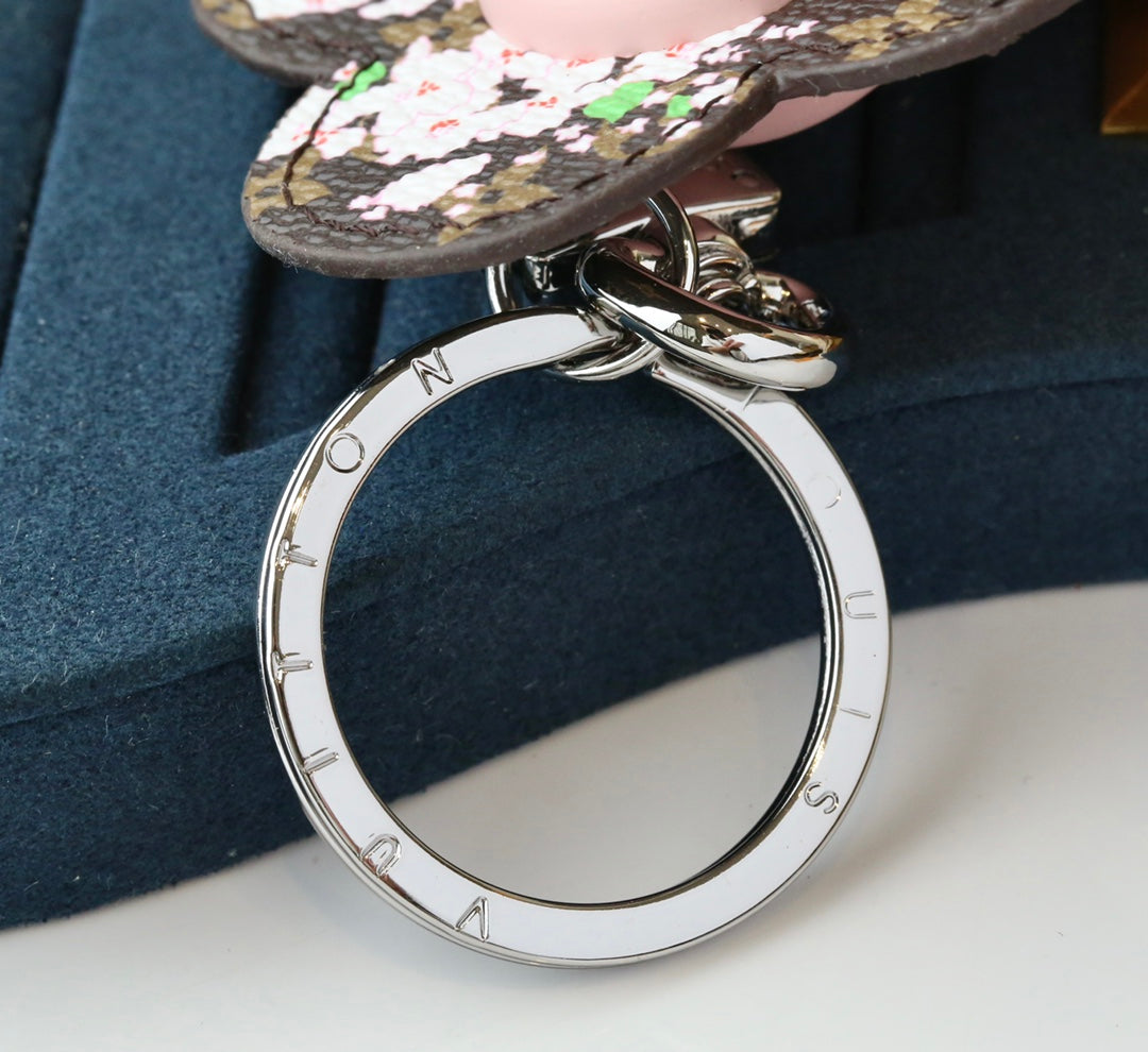 14E67ADE Stylish key closure