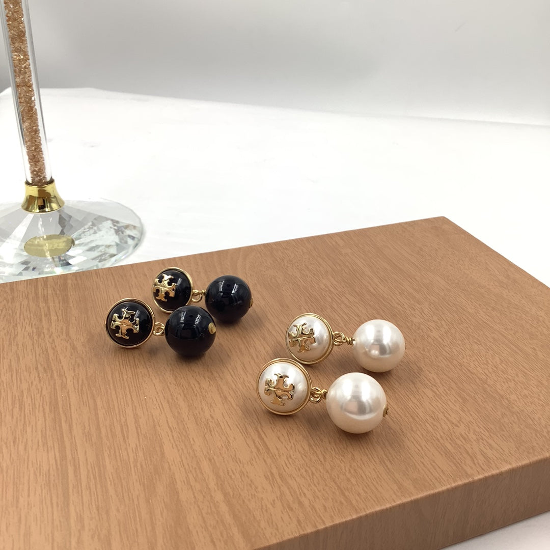 14A469EDE Stylish Earrings