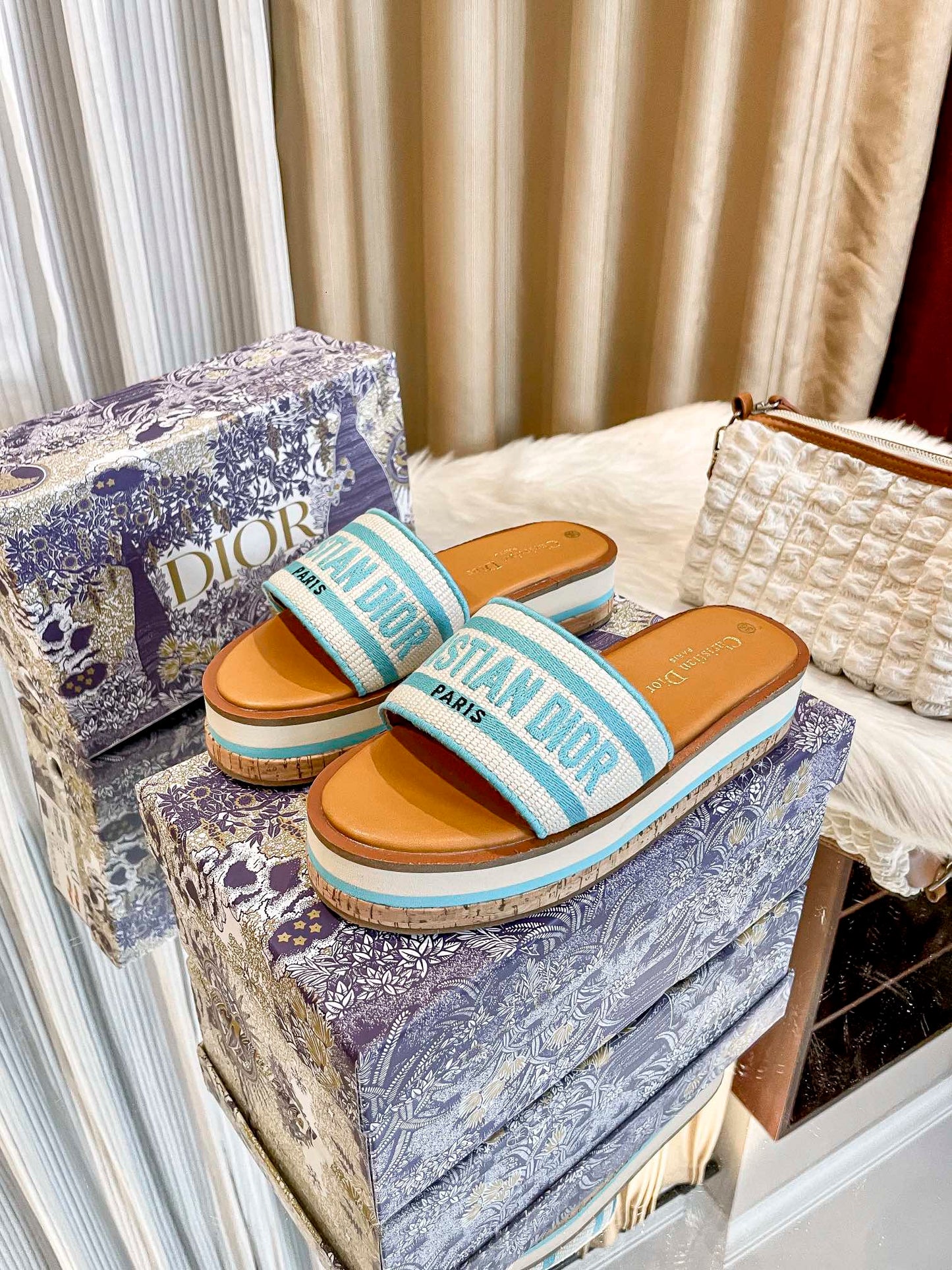 1LD22ZDE Stylish slippers