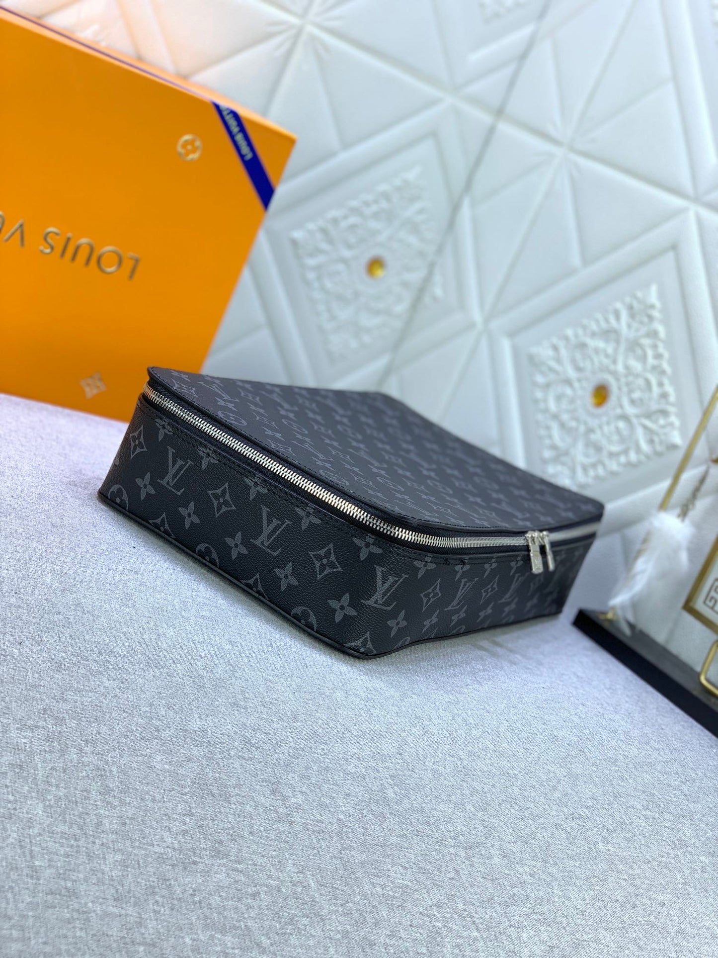 1XE272BDE Stylish leather bag 