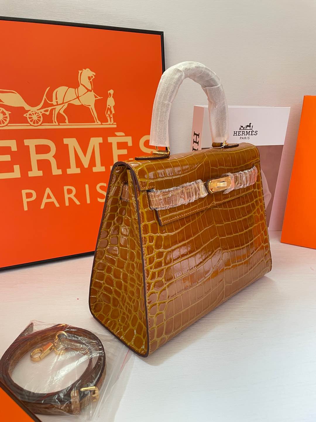 2WH28BDE Stylish leather bag