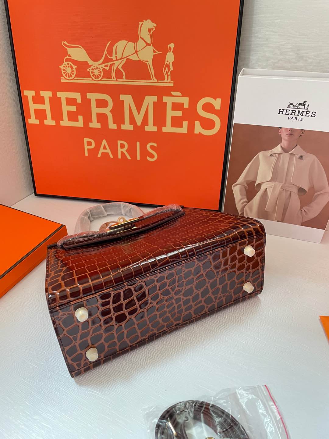 2WH28BDE Stylish leather bag