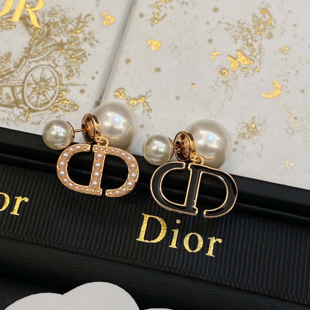 1YD458EDE Stylish Earrings