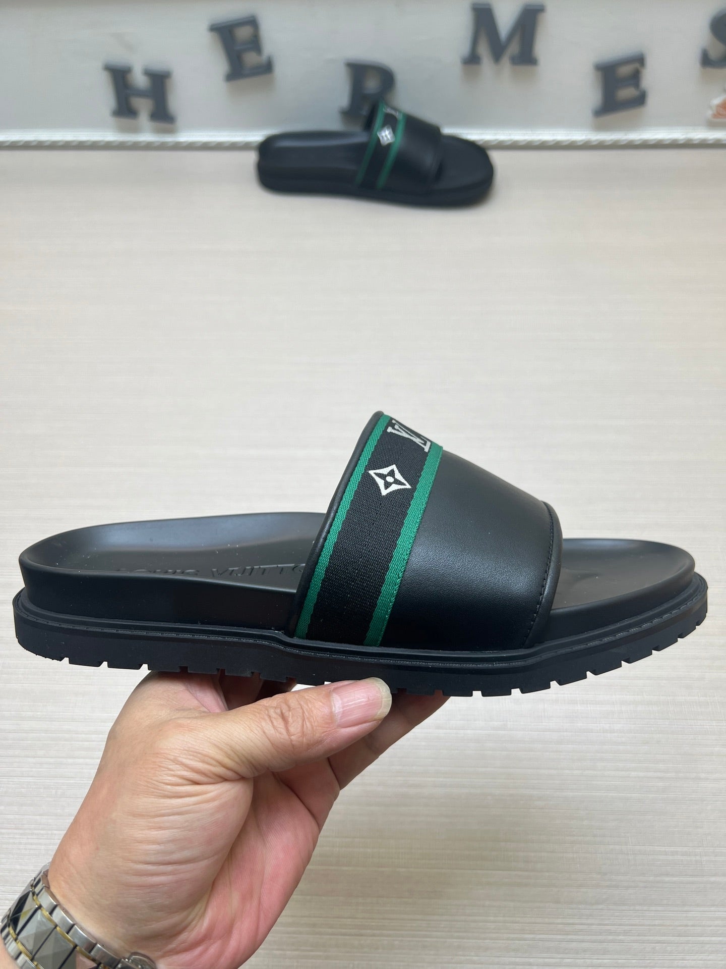 54E10ZDE Stylish slippers