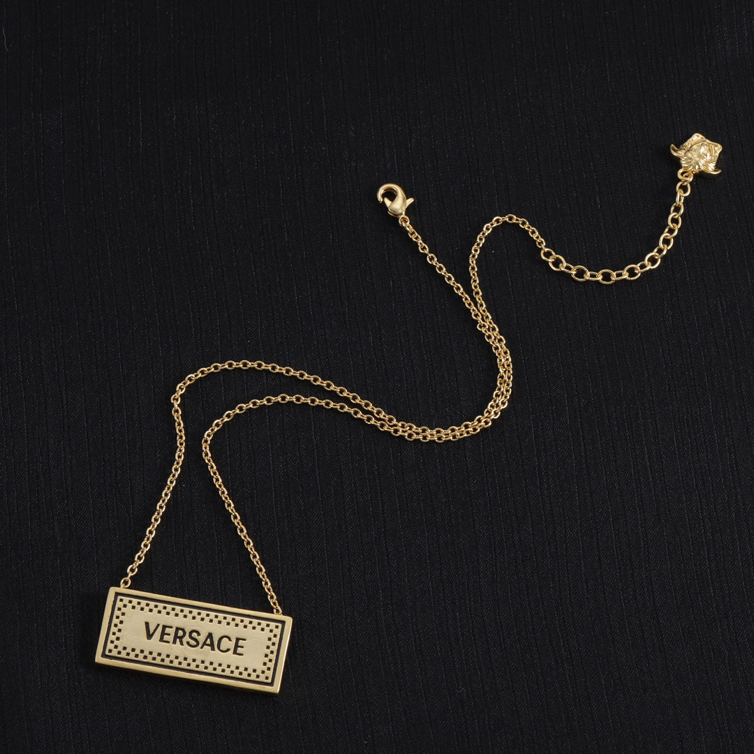 14V319XDE Stylish  Earrings Necklaces