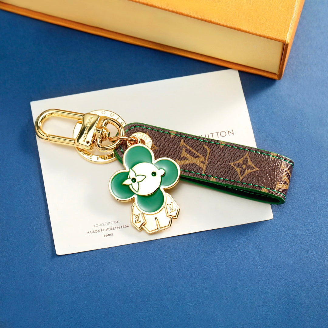 14E11ADE Stylish key closure