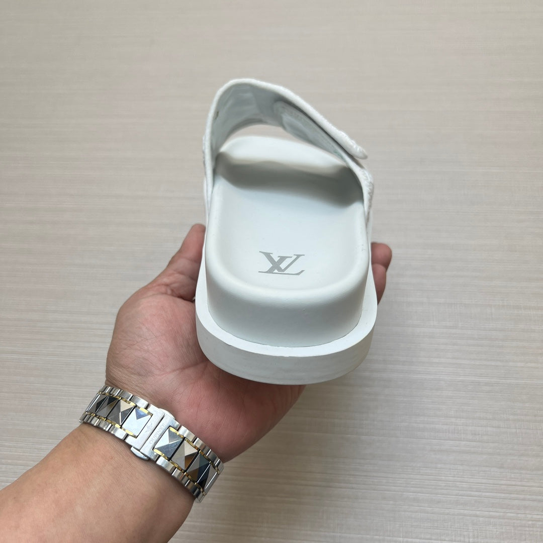 54E112ZDE Stylish slippers