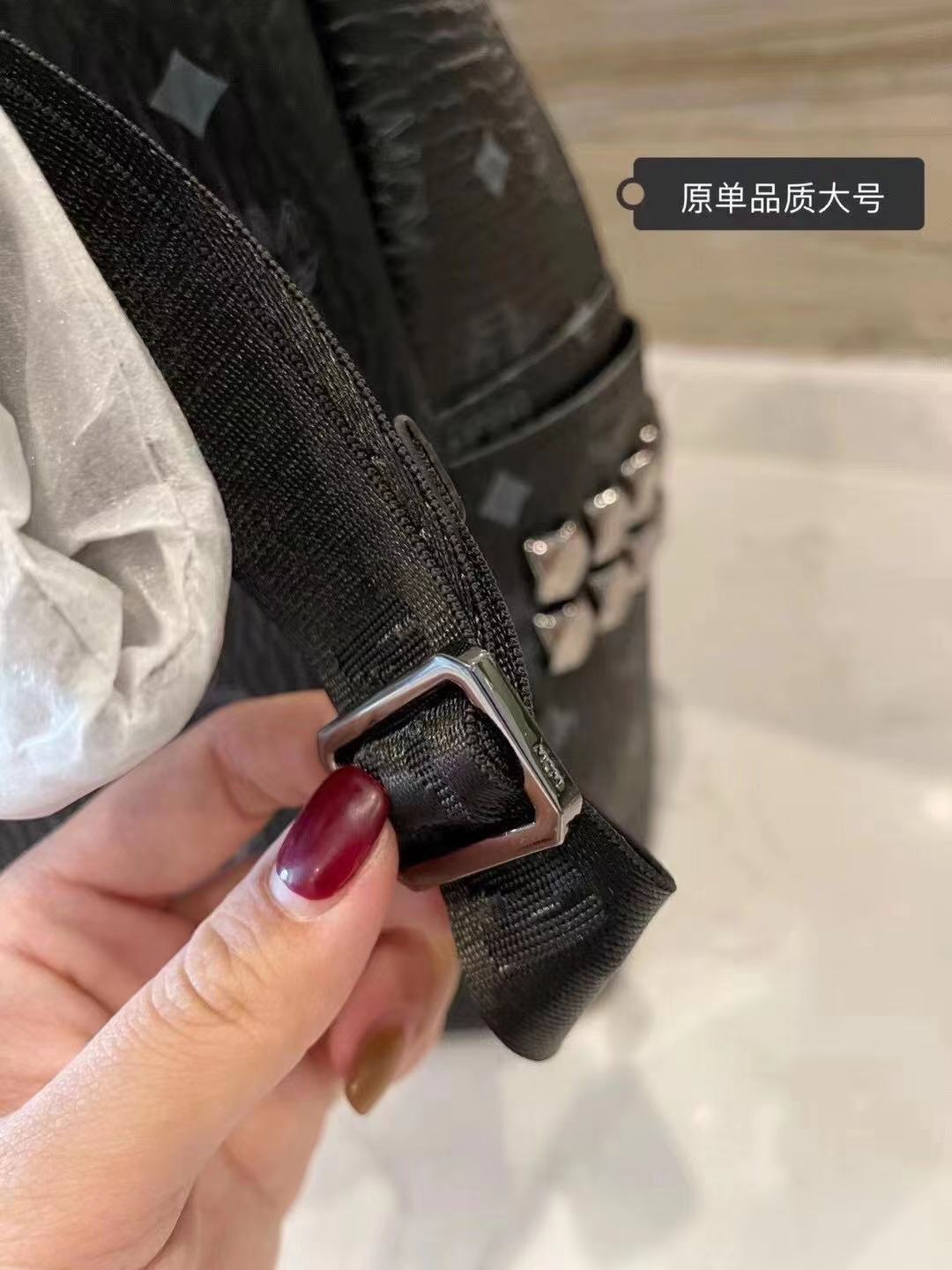 2XM332BDE Stylish leather bag 