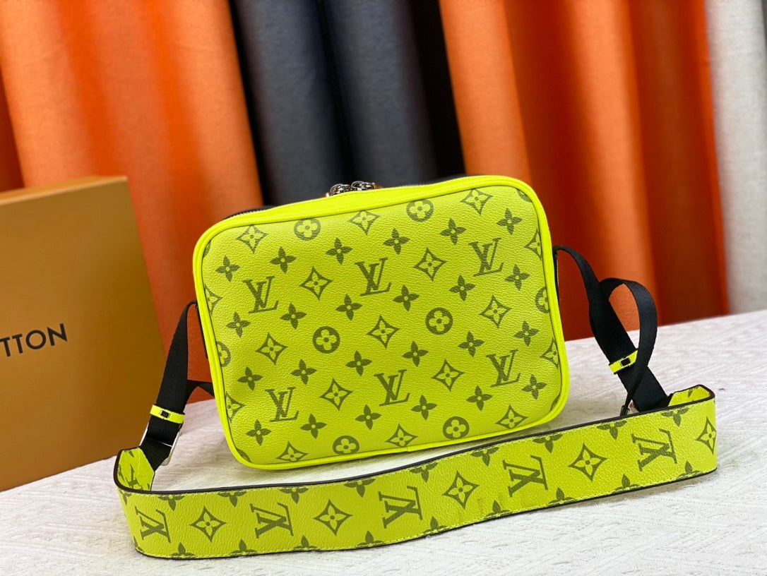 2XE261BDE Stylish leather bag 