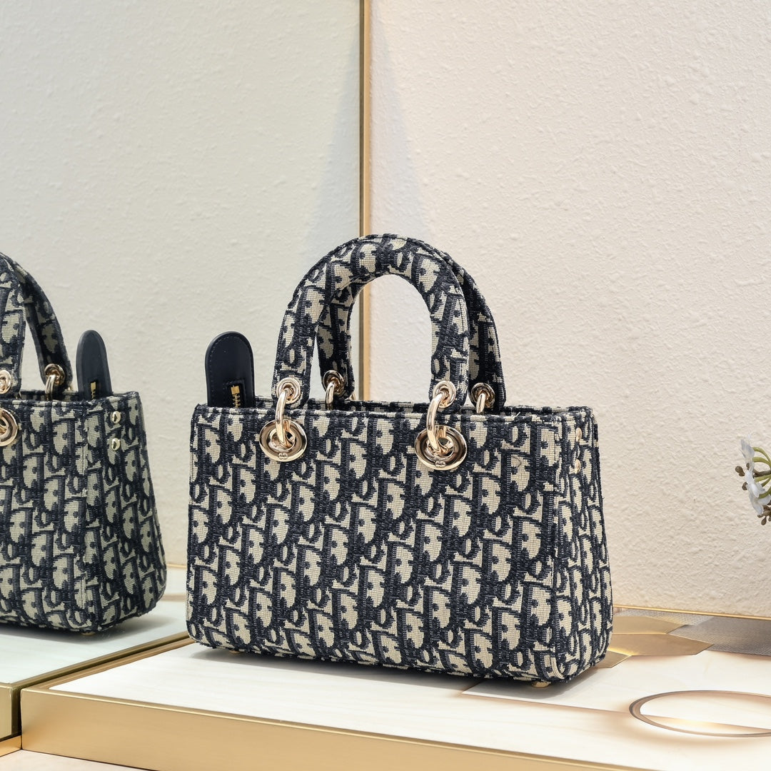 1XD439BDE Stylish embroidery bag