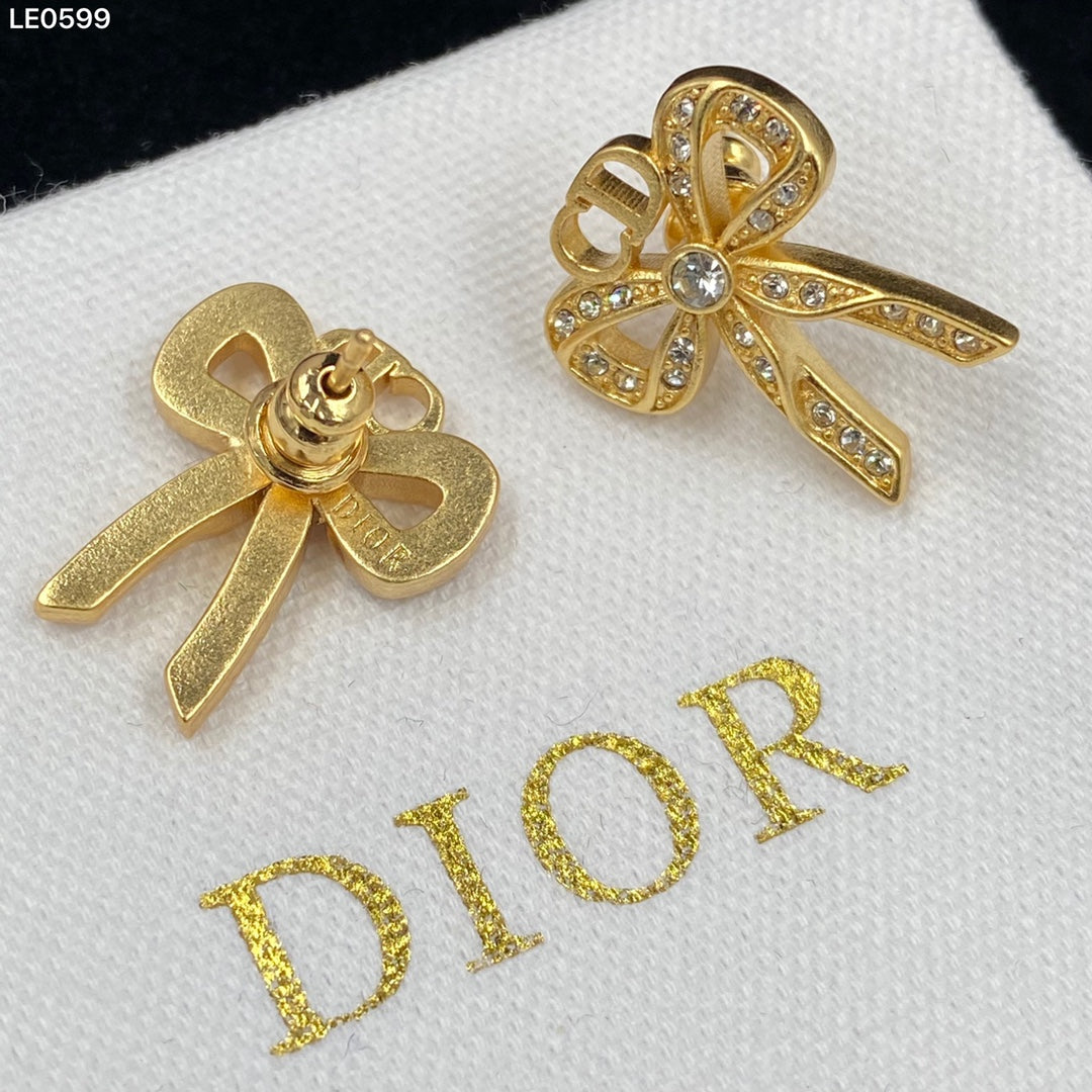 1YD198EDE Stylish Earrings