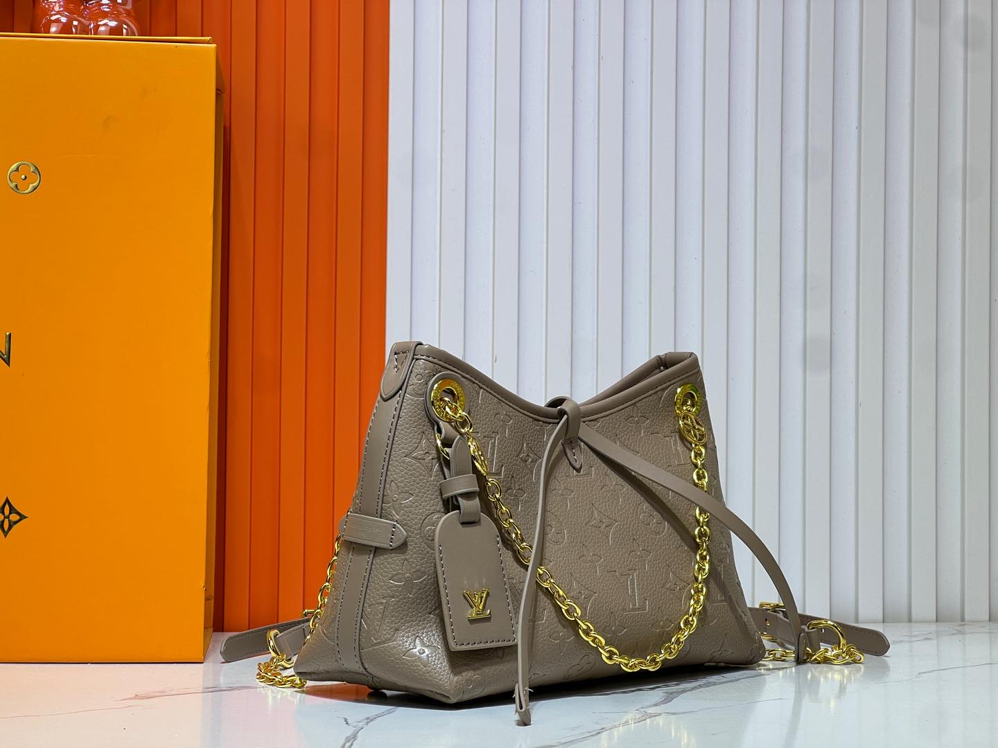 2WE33BDE Stylish leather bag