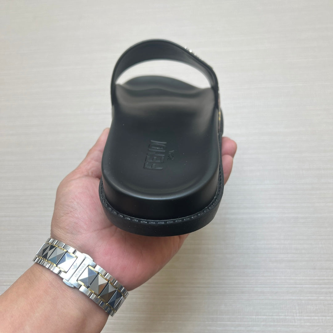 54F120ZDE Stylish slippers