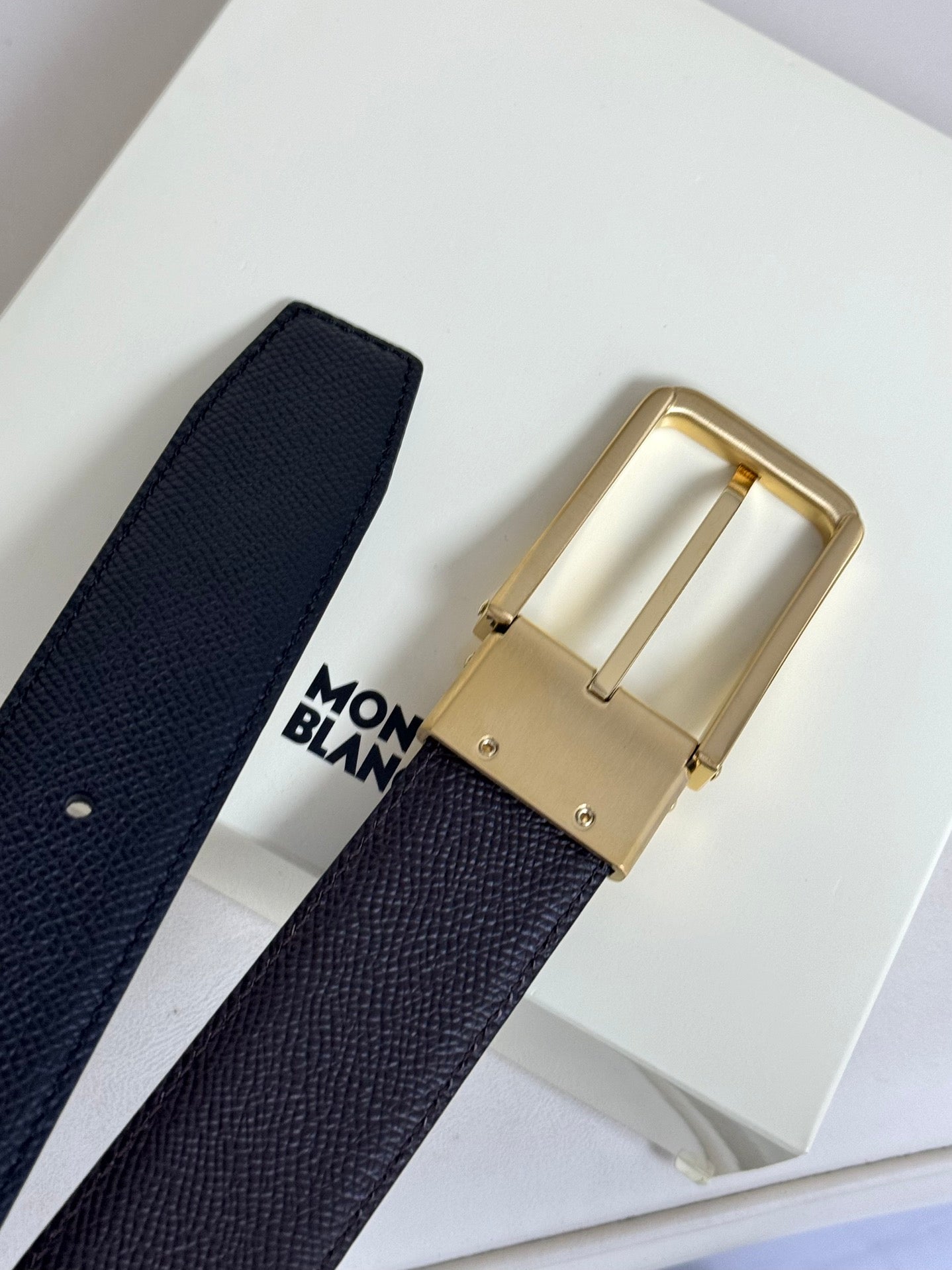 155RA236PDE Stylish  High quality belt With full package