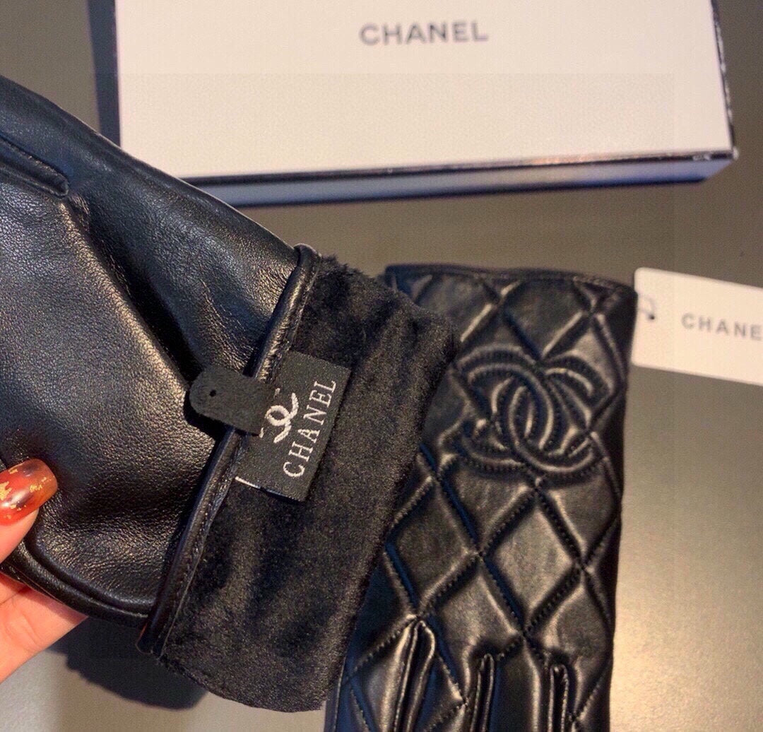 14C14SDE Stylish sheepskin gloves