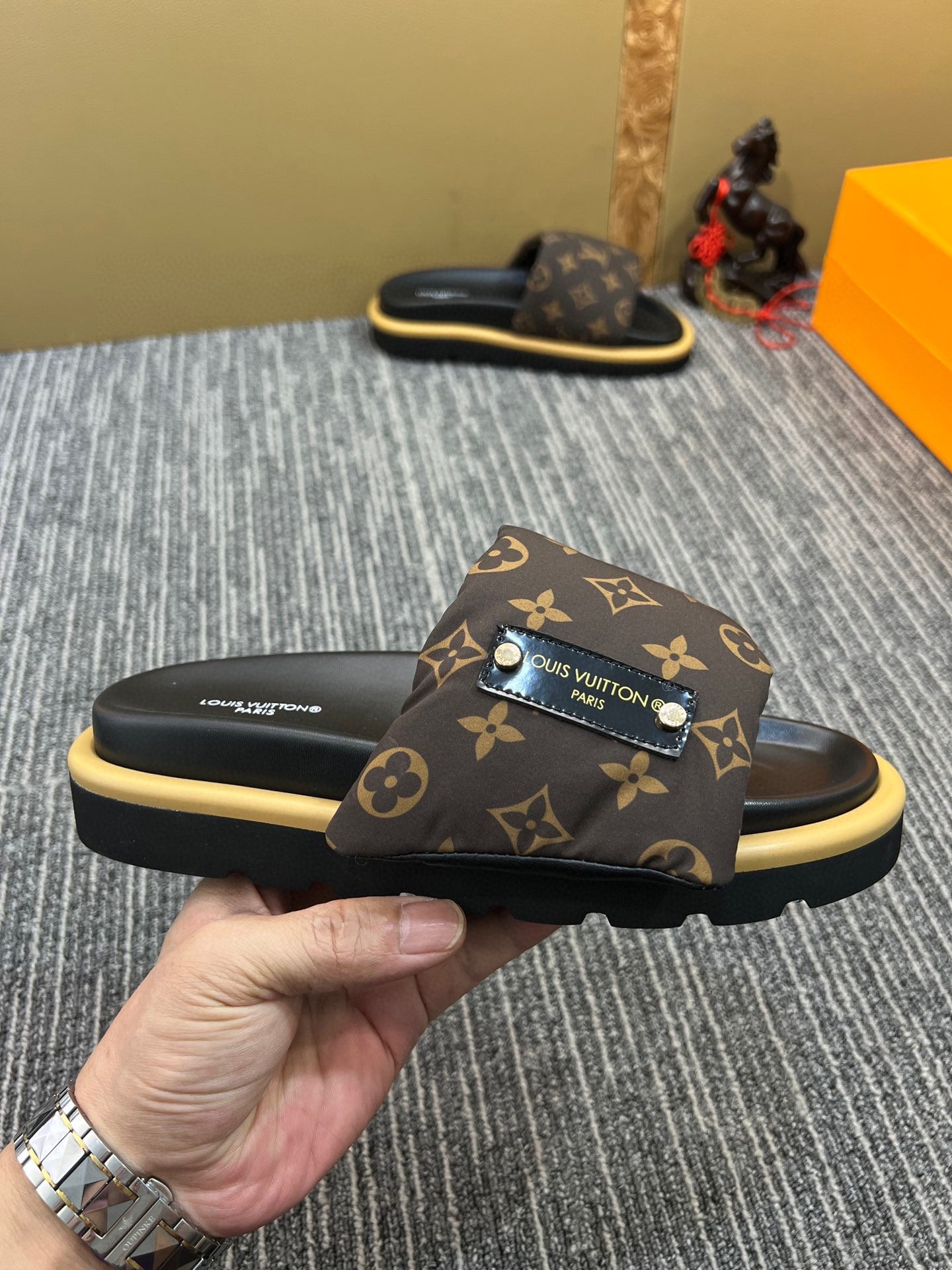 5XE118ZDE Stylish leather quality Slippers