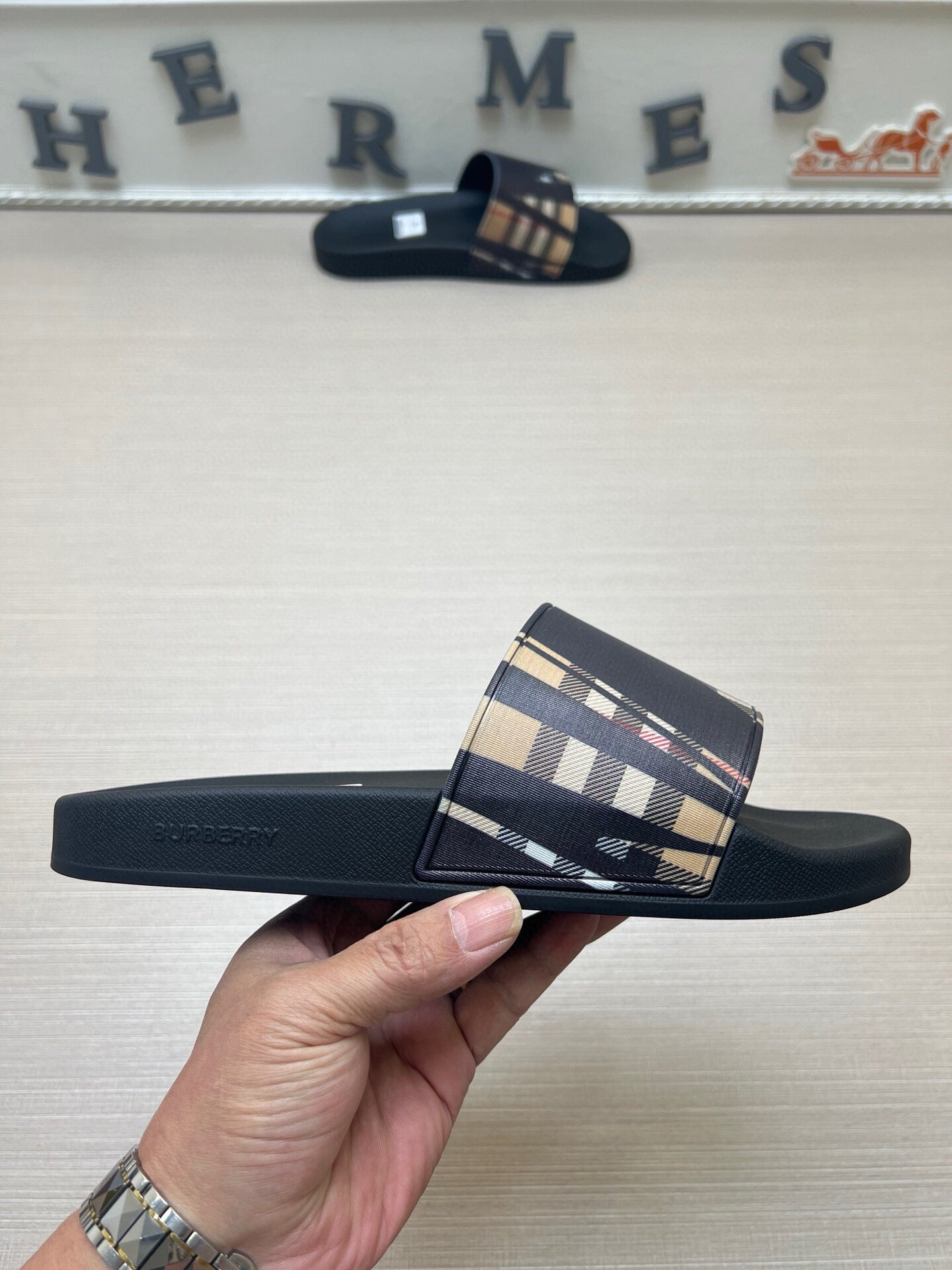 535ZR251ZDE Stylish Slippers