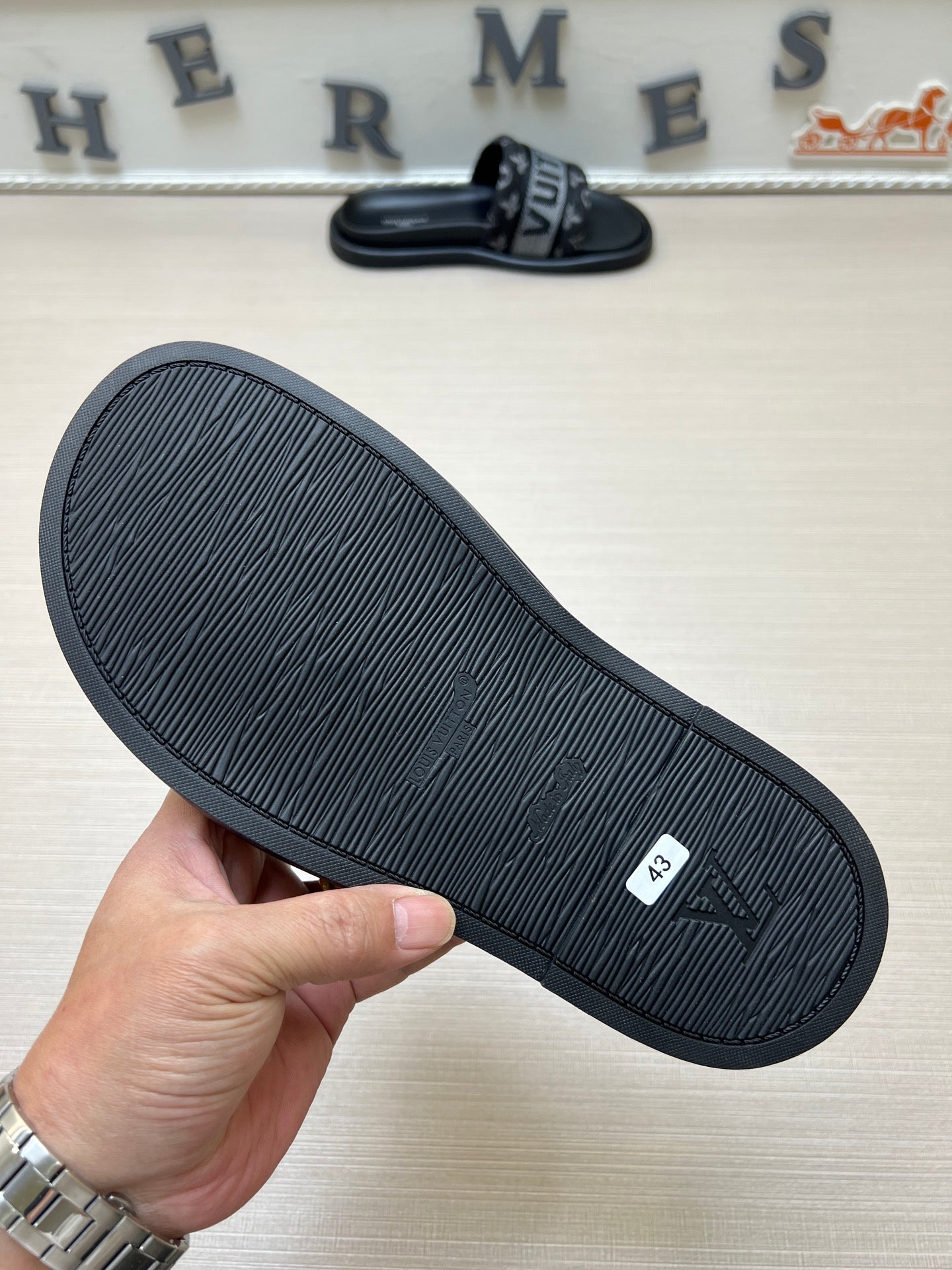 535ZE300ZDE Stylish Slippers