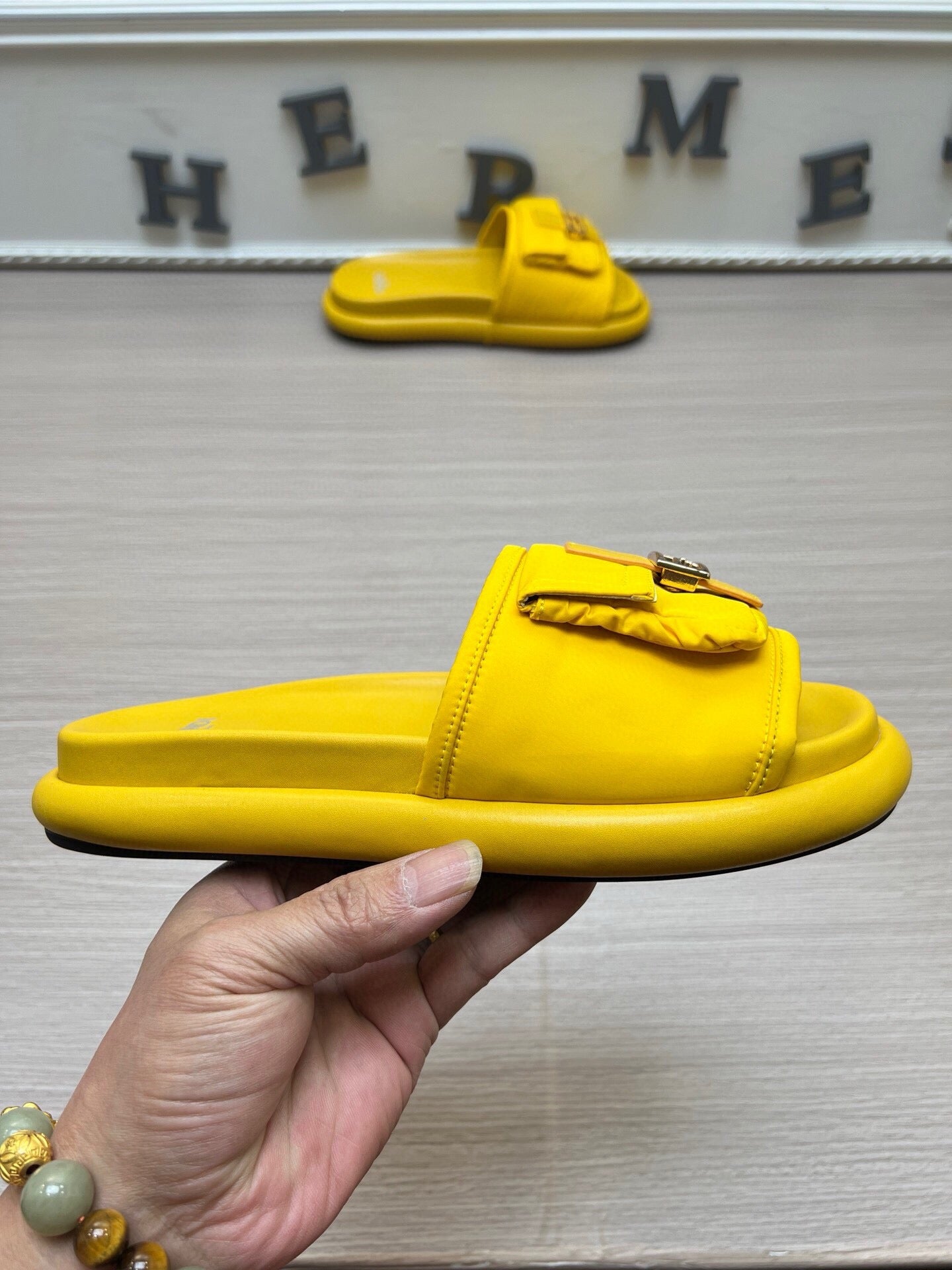 54F125ZDE Stylish slippers