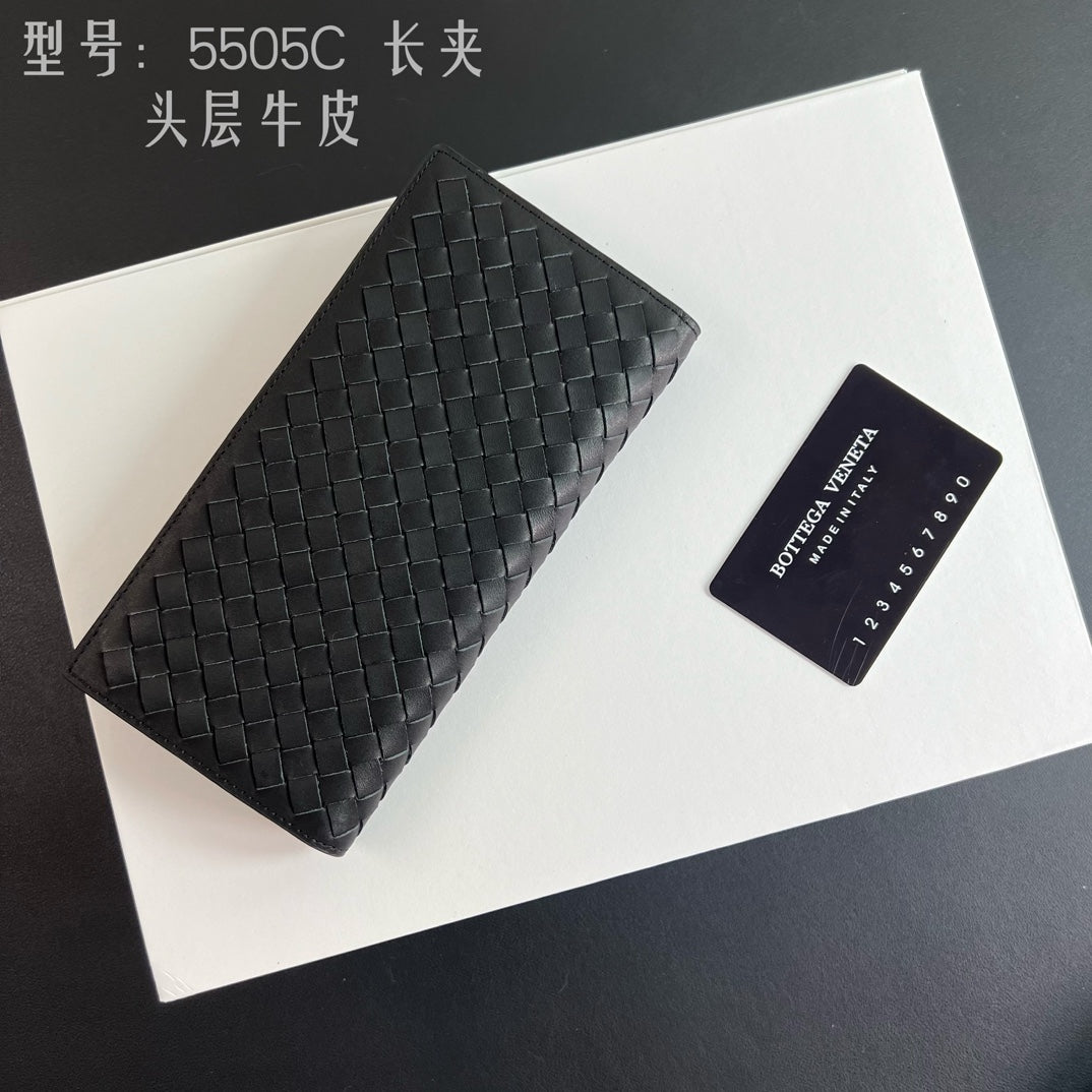 1XA82BDE Stylish leather wallet
