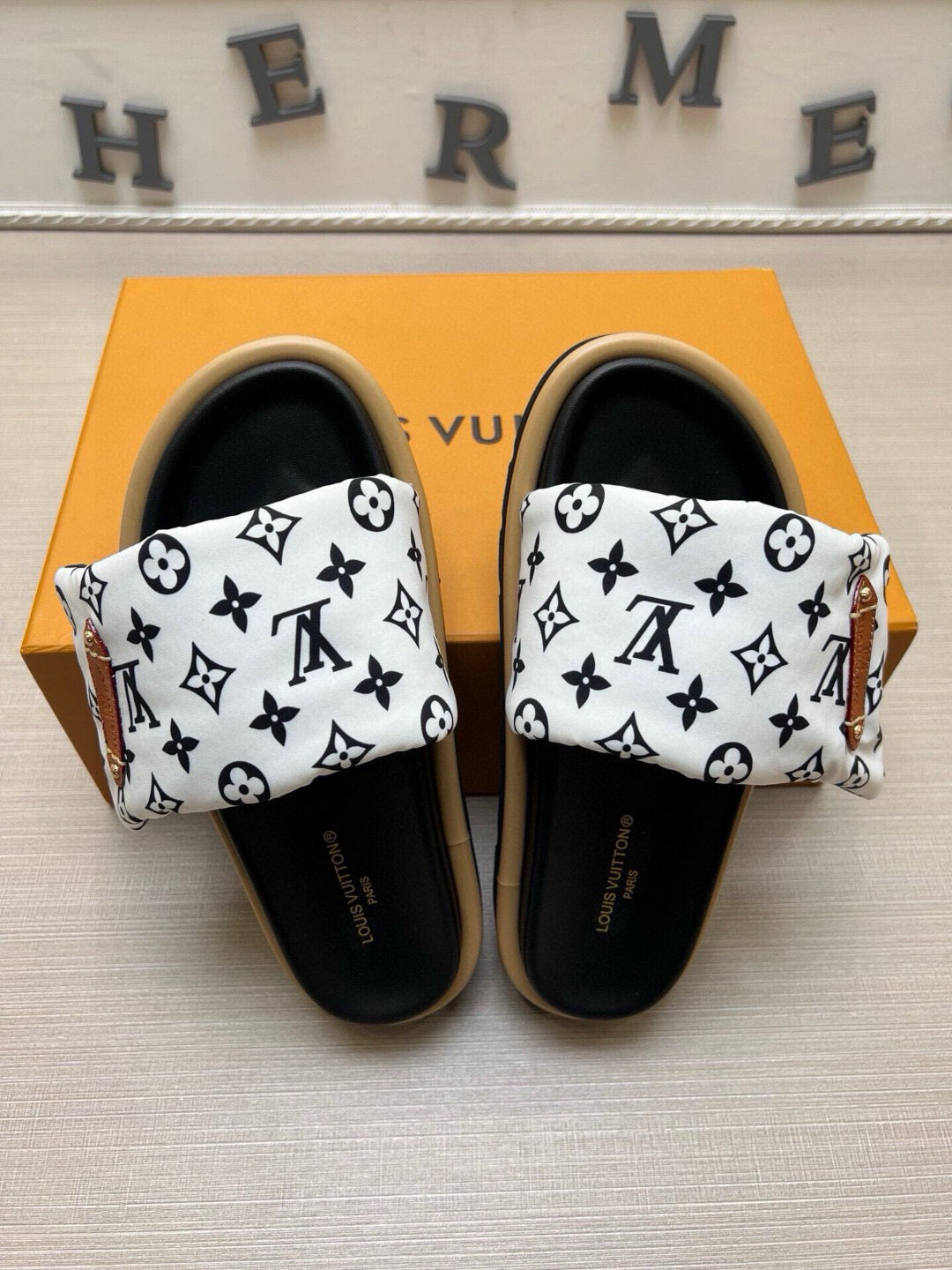 5QE9ZDE Stylish Slippers