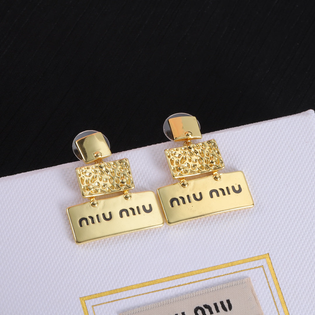 14A524EDE Stylish Earrings