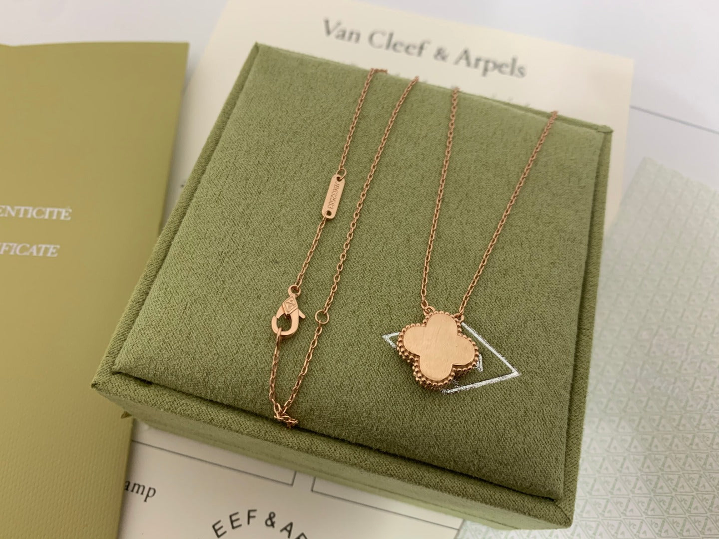 5XVA185XDE Stylish 1 flower necklace