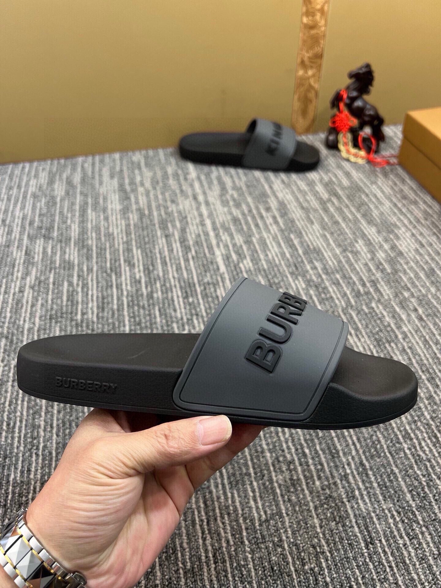 535ZR254ZDE Stylish Slippers