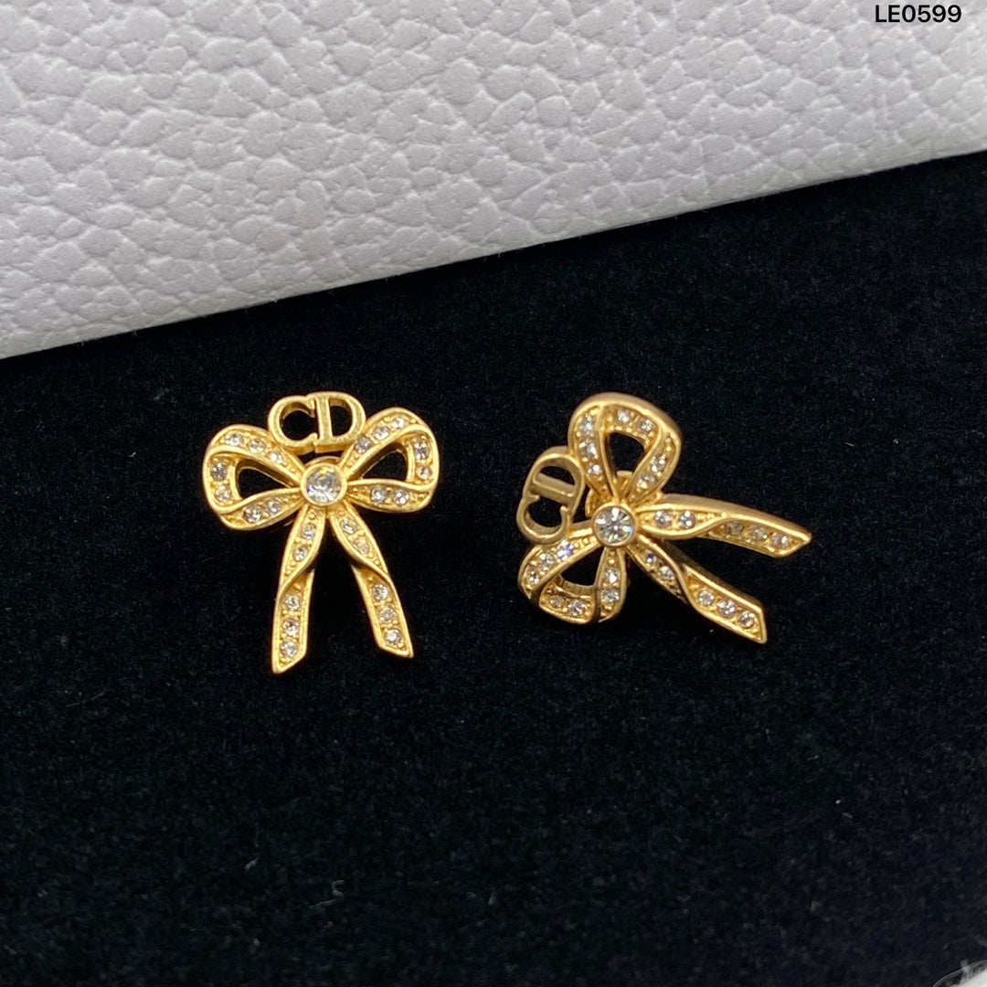 1YD198EDE Stylish Earrings
