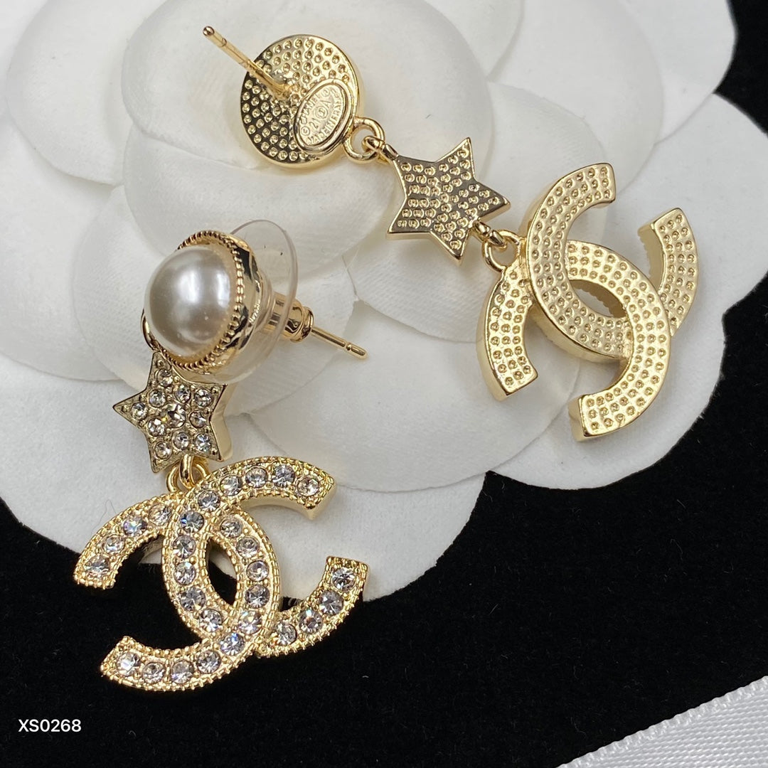 15QC10EDE Stylish Earrings