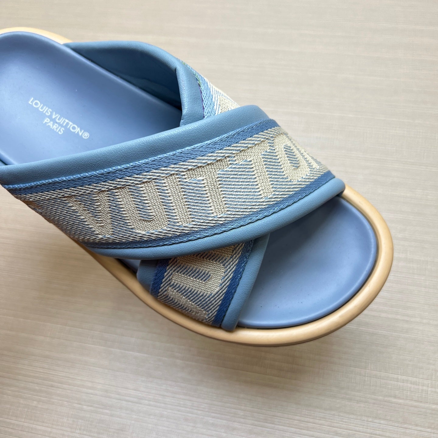 535ZE270ZDE Stylish Slippers