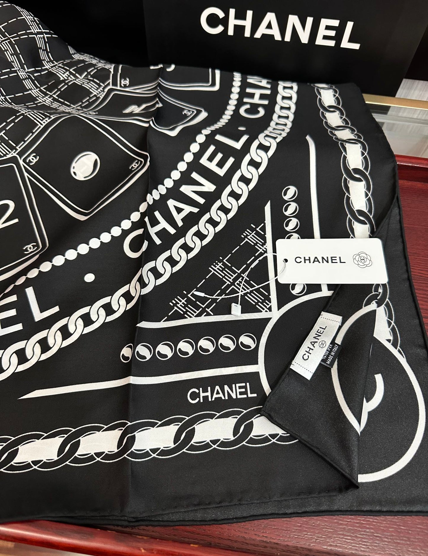 155NC60WDE Stylish Silk Scarve