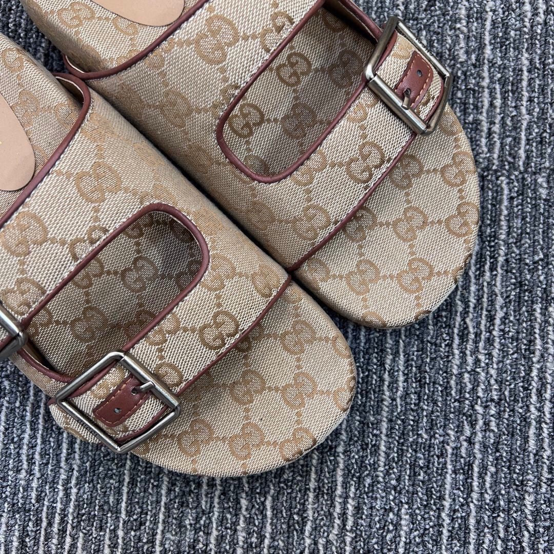 54B123ZDE Stylish slippers