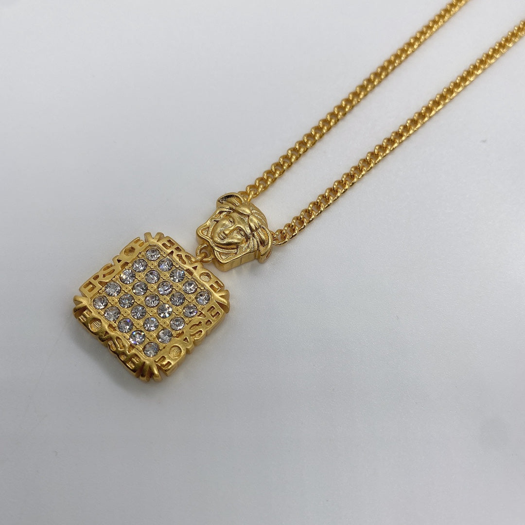 175RV94XDE Stylish Necklace