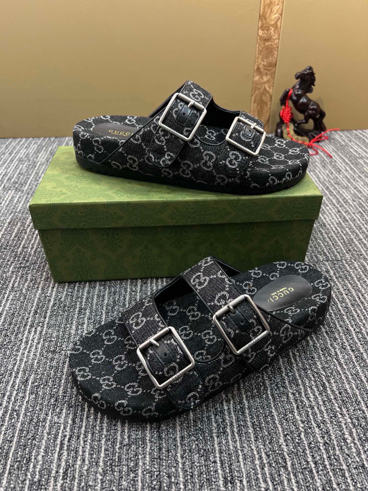 54B123ZDE Stylish slippers