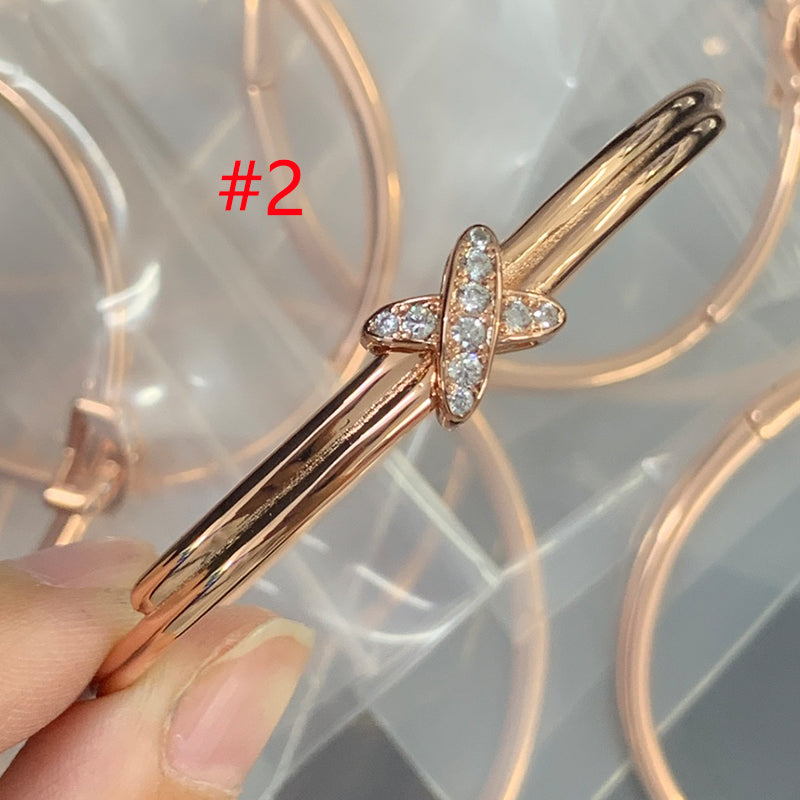 84A32KDE Stylish Bracelets