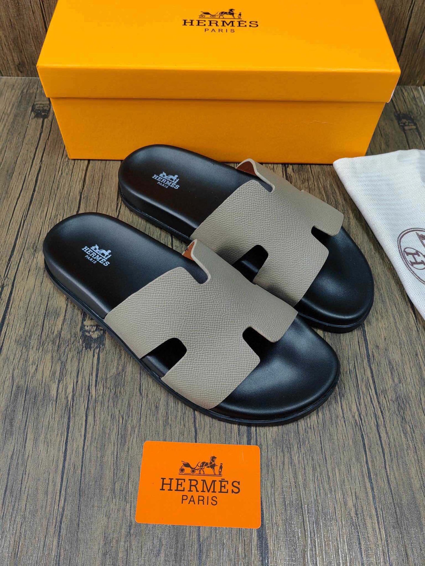 5YH60ZDE Stylish Slippers