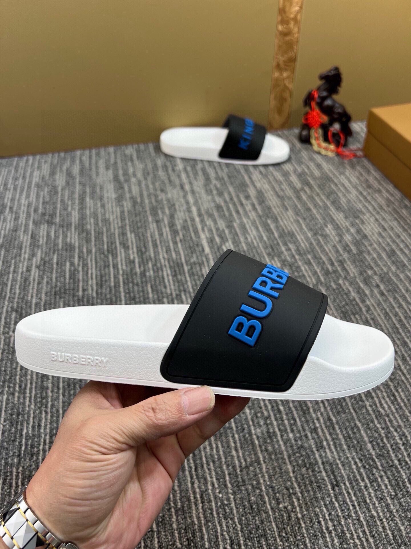 535ZR255ZDE Stylish Slippers