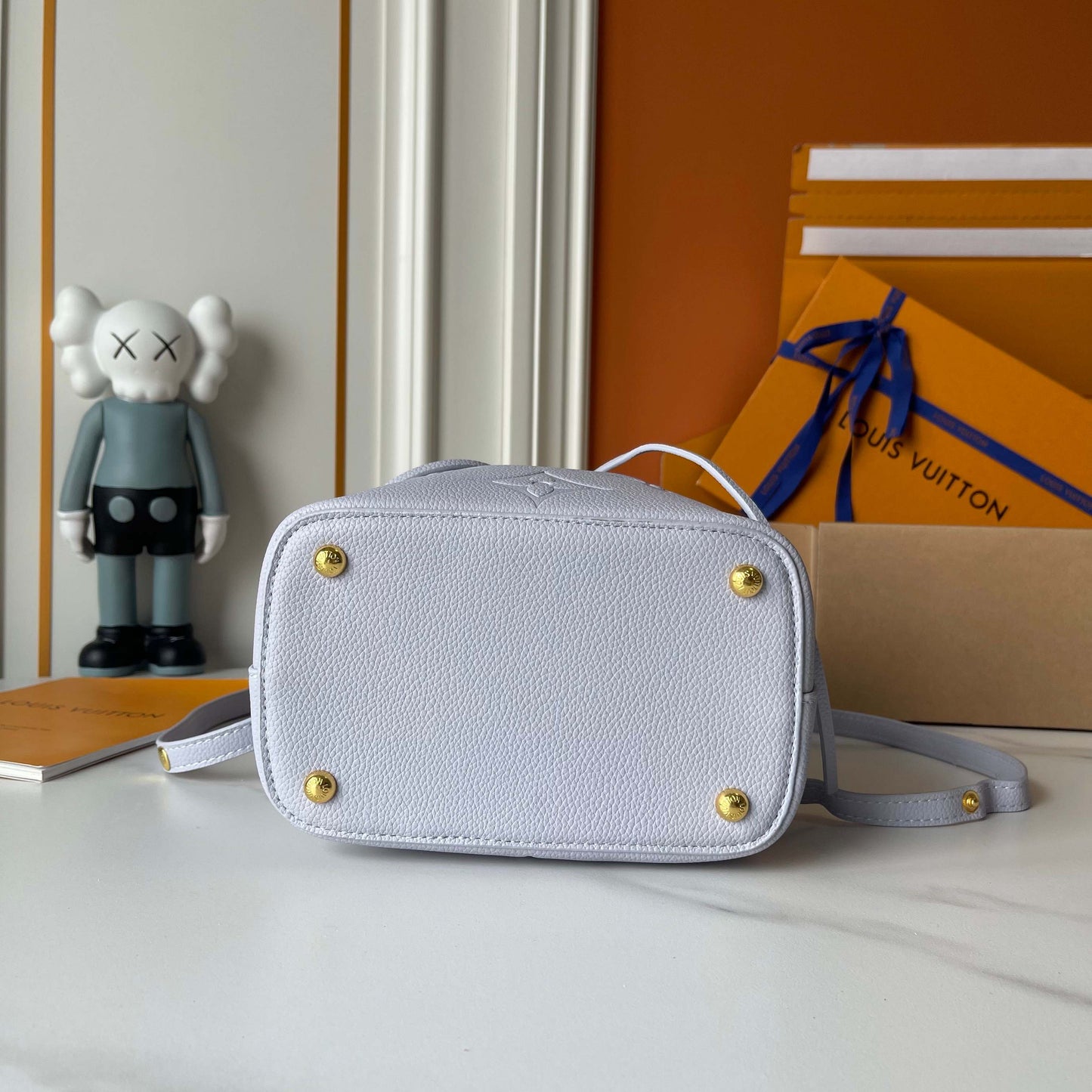 15RE33BDE Stylish leather bag