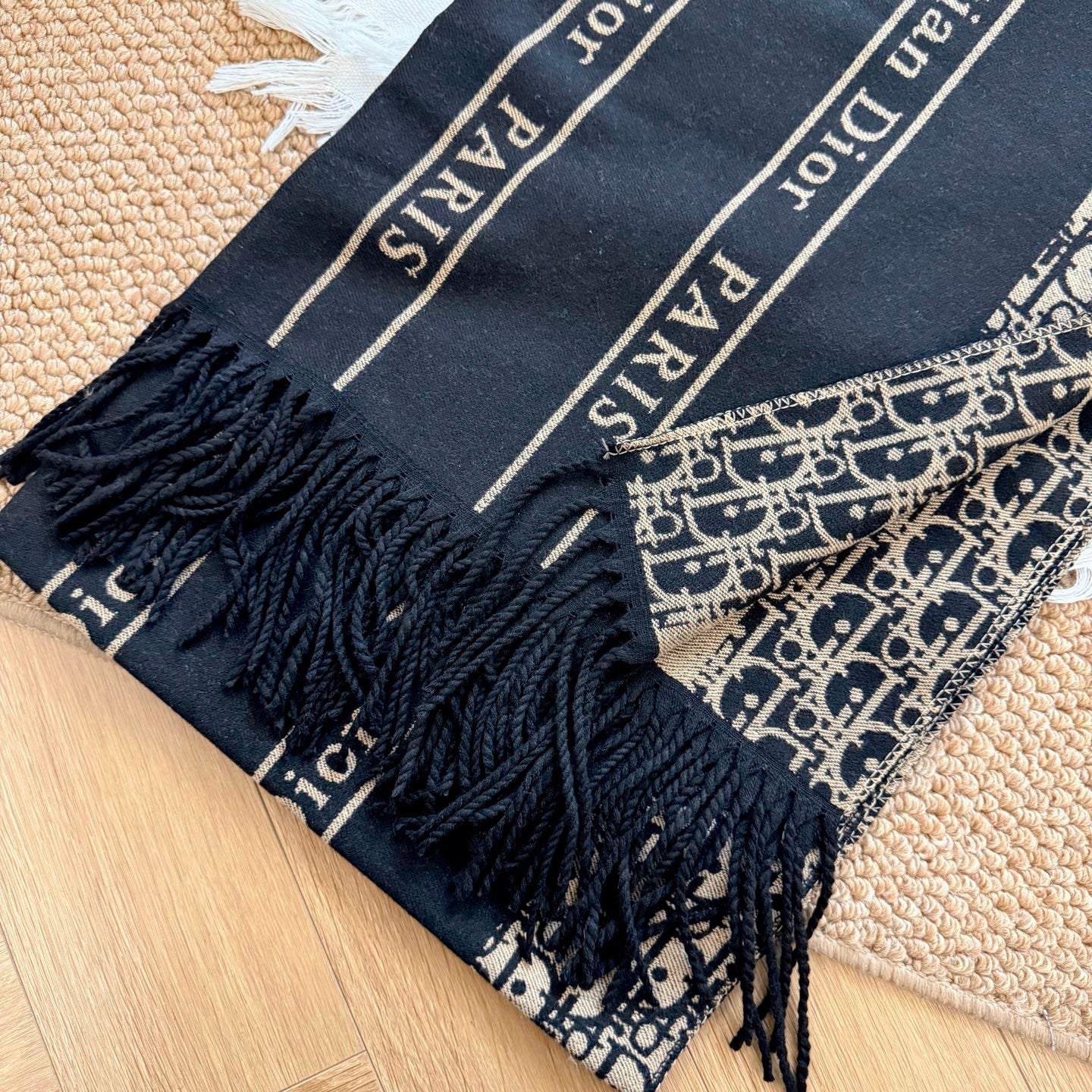 185ZD59WDE Stylish Winter Scarves