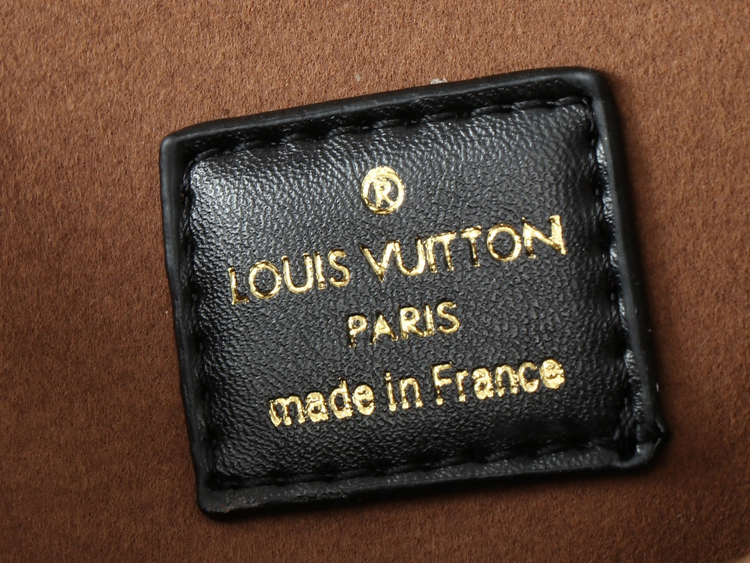 155NE16BDE Stylish leather bag