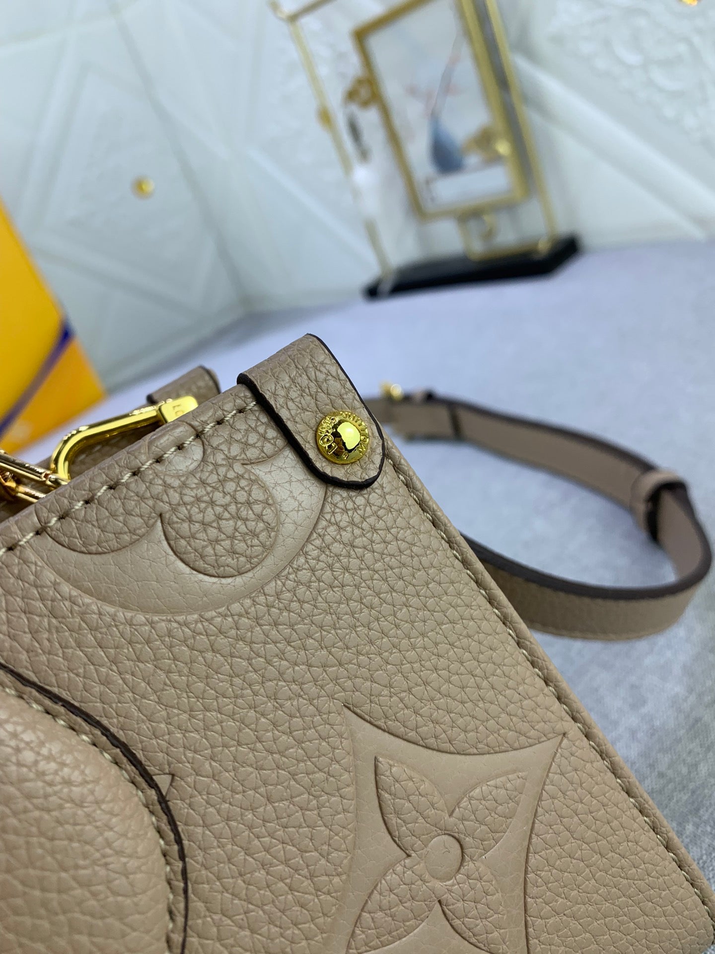 2XE320BDE Stylish leather bag 