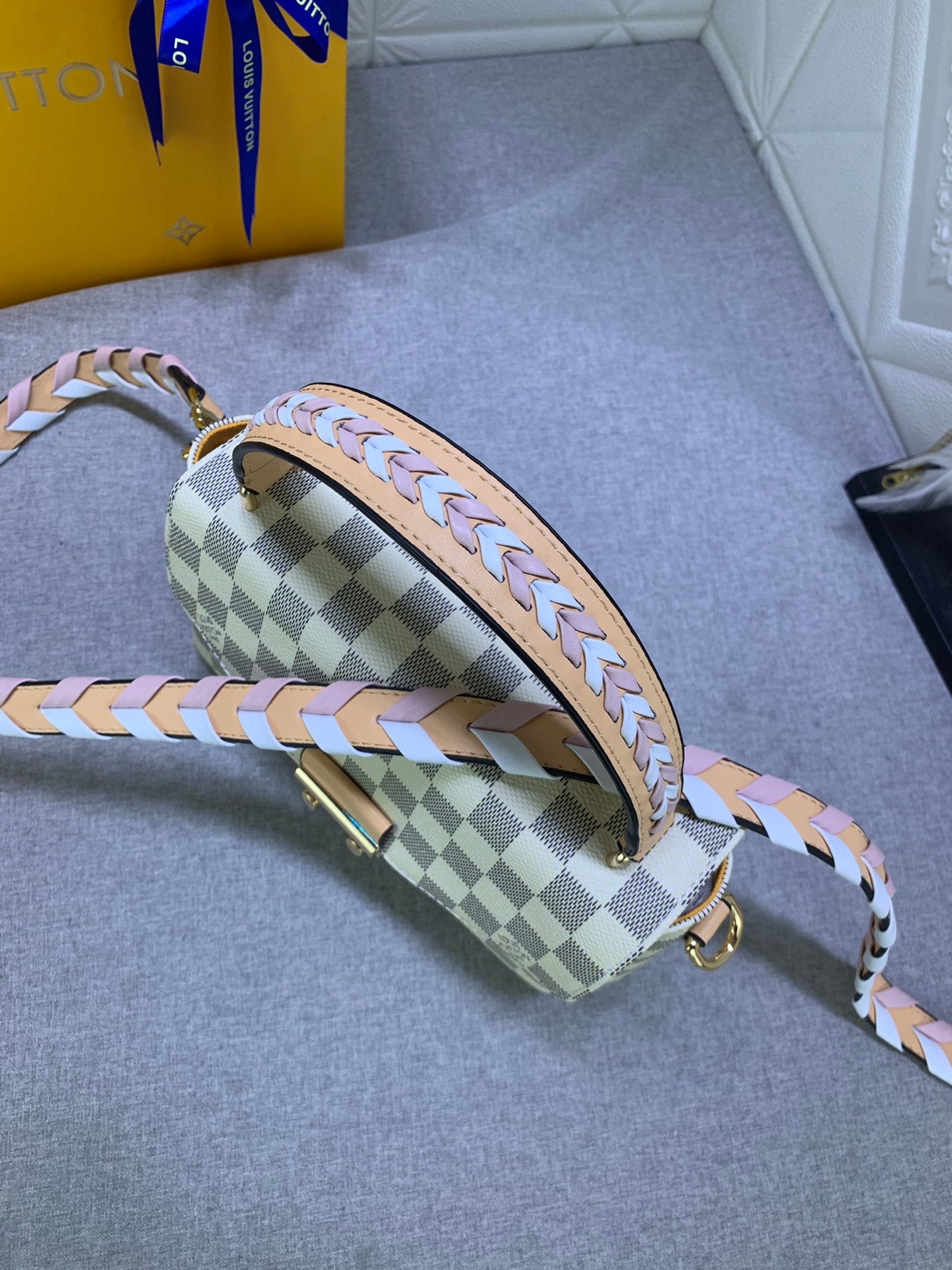 2XE124BDE Stylish leather bag 