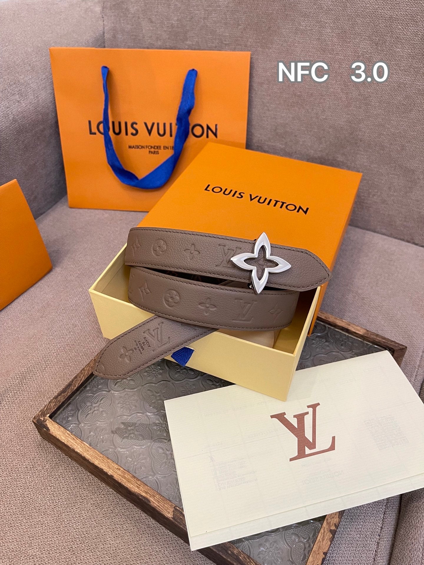 255RE11PDE Stylish  High quality belt With full package