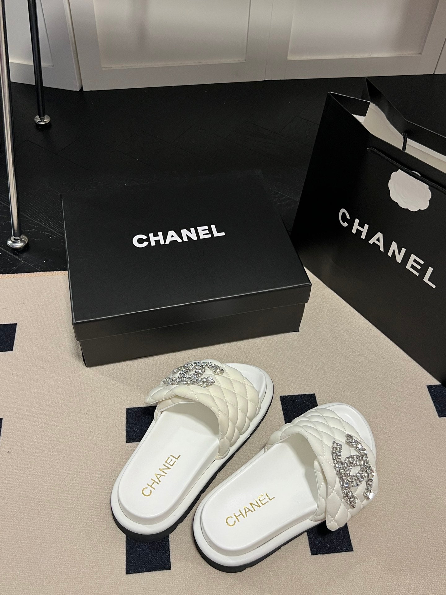 14C93ZDE Stylish Slippers