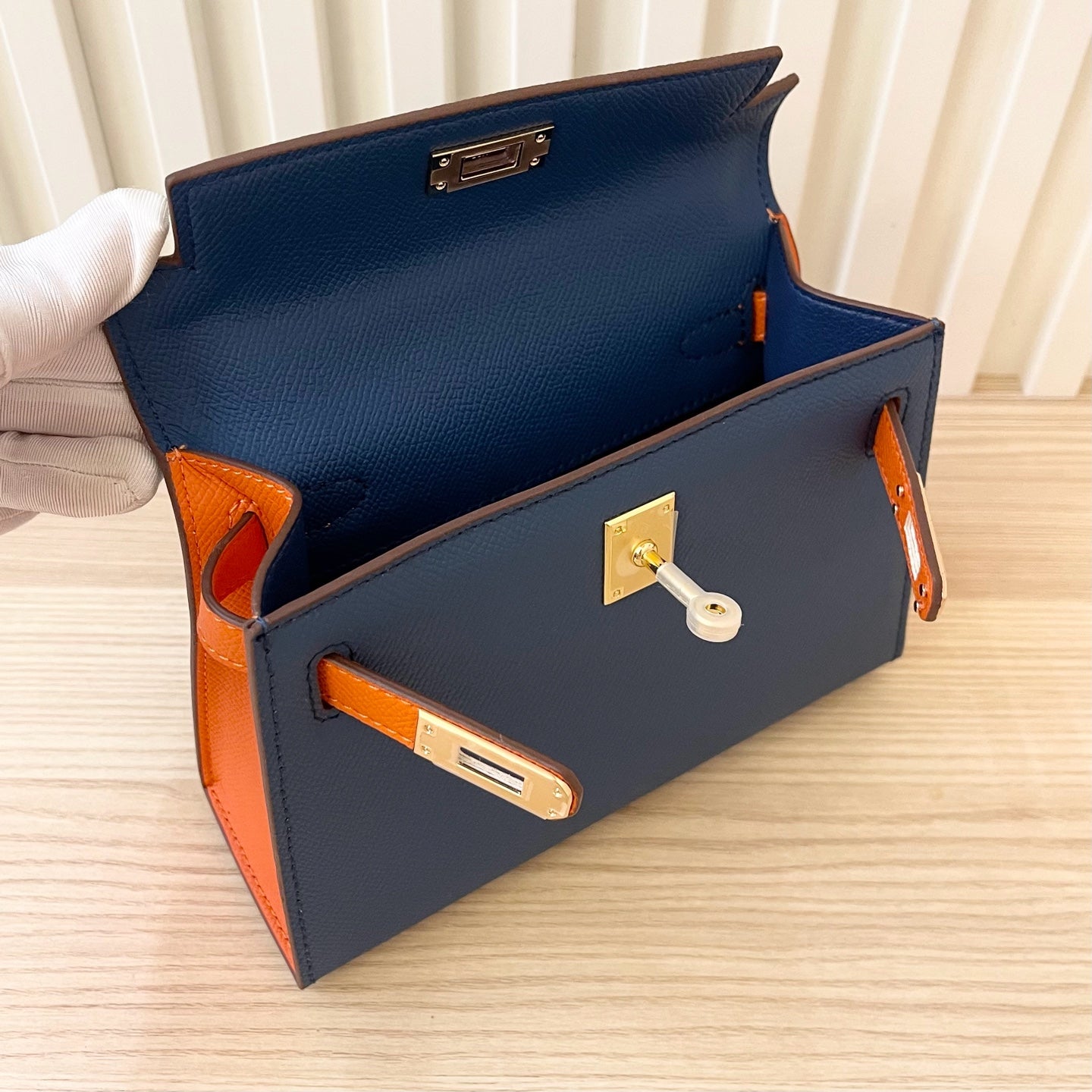 2WH25BDE Stylish leather bag