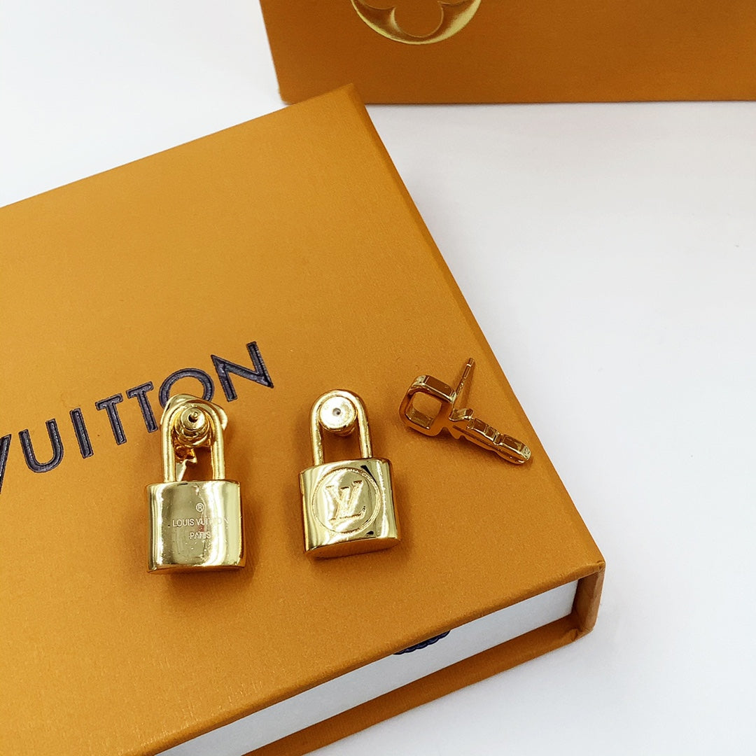 1XE610XDE Stylish Earrings