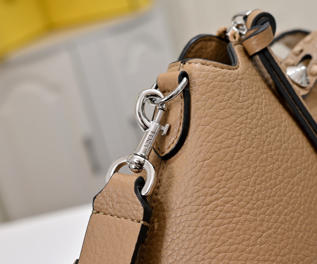 1WF109BDE Stylish leather bag