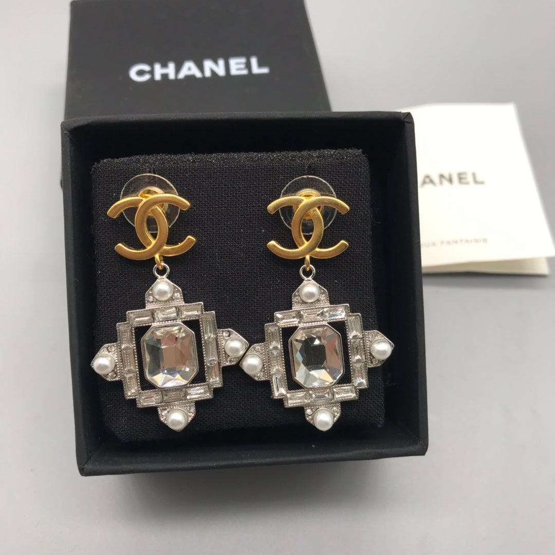 14C116EDE Stylish Earrings