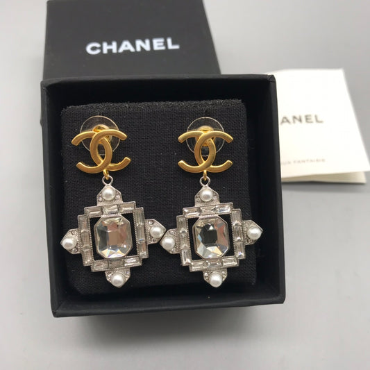 14C116EDE Stylish Earrings